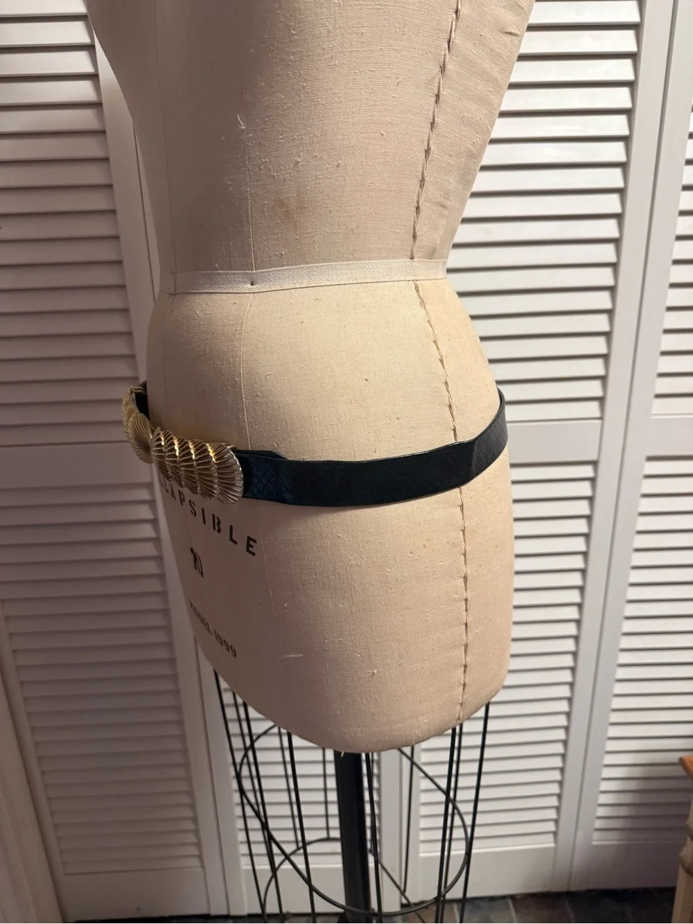 VTG 80s Mimi di N Snakeskin Black Leather Belt w/ Interlocking Seashells Signed